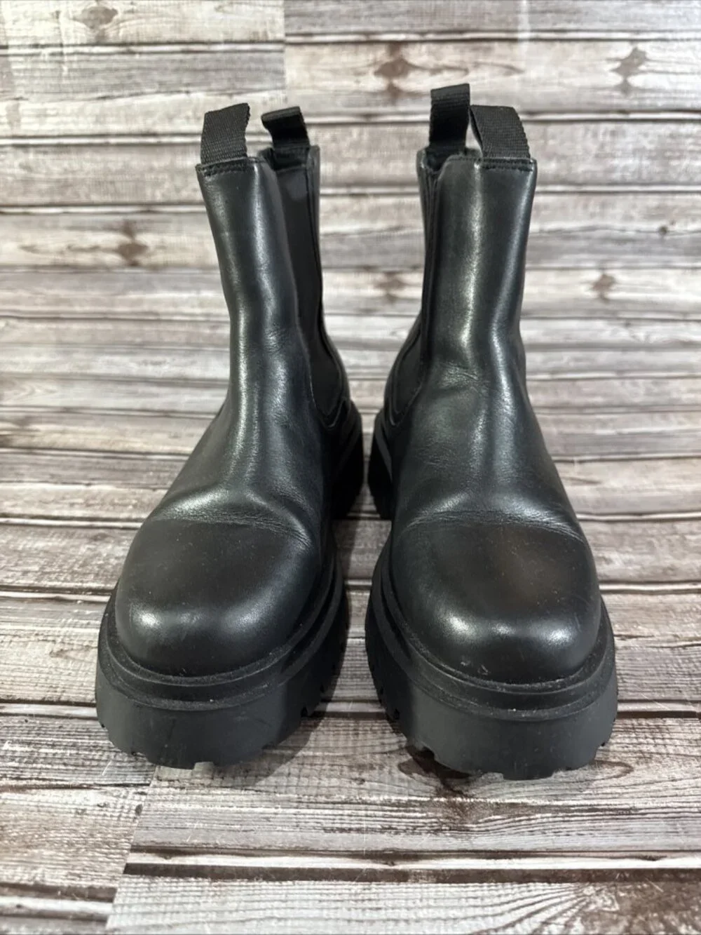 Thursday Boot Legend Chelsea Boots Size 7 EUC Leather Elastic Pull Color Black
